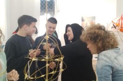 Danas su naši učenici posjetili Umjetničku galeriju BiH i učestvovali u značajnim radionicama. 9