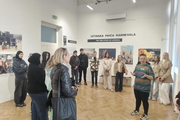 Danas su naši učenici posjetili Umjetničku galeriju BiH i učestvovali u značajnim radionicama. 11