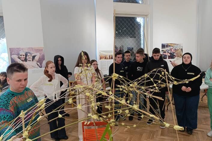 Danas su naši učenici posjetili Umjetničku galeriju BiH i učestvovali u značajnim radionicama. 2