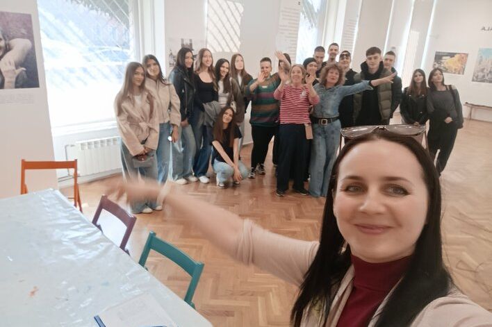 Danas su naši učenici posjetili Umjetničku galeriju BiH i učestvovali u značajnim radionicama. 5