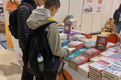 Posjeta Sajmu knjiga učenika EMC u pratnji razrednice Nizame Turajlic! 1