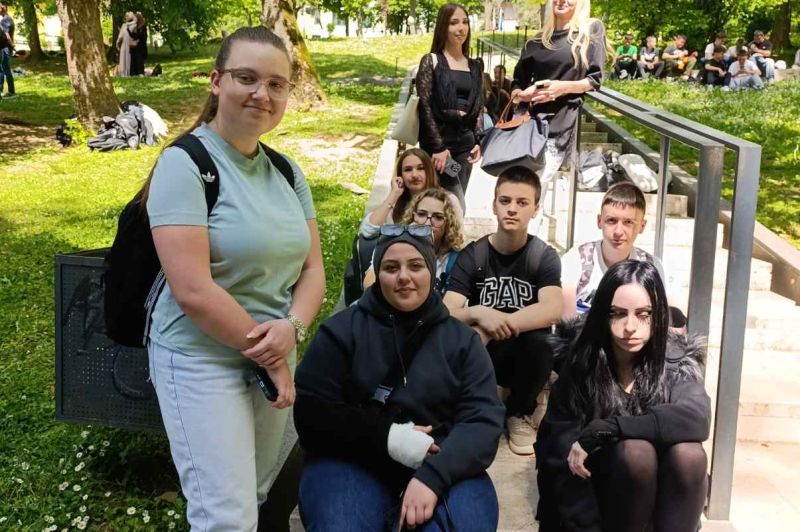 Učenici EMC-a obilježili Dan sjećanja na ubijenu djecu opkoljenog Sarajeva 1