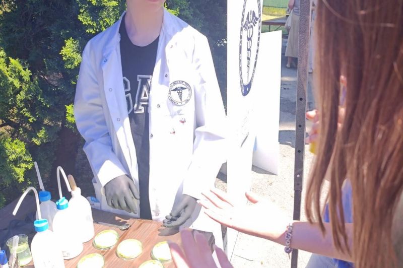 Učenici EMC-a predstavili radionicu „Koliko su vam čiste ruke?“ na Sarajevo Maker Faire 2026 2