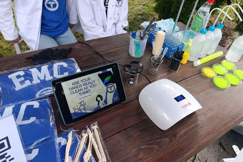 Učenici EMC-a predstavili radionicu „Koliko su vam čiste ruke?“ na Sarajevo Maker Faire 2026 4