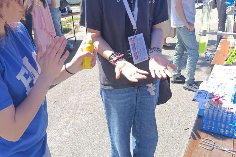 Učenici EMC-a predstavili radionicu „Koliko su vam čiste ruke?“ na Sarajevo Maker Faire 2026 12